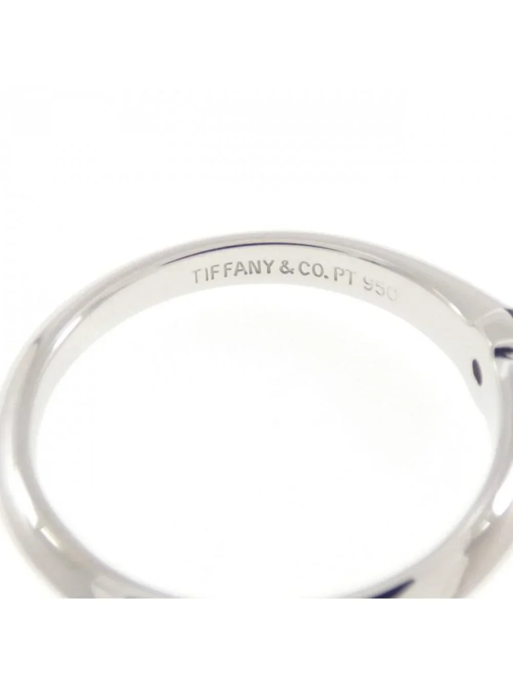 Tiffany & Co Classic Solitaire Ring CT